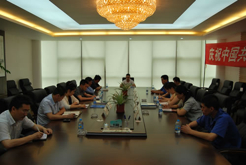 上海滬工閥門廠召開“慶祝中國(guó)共產(chǎn)黨建立90周年座談會(huì)”(圖)