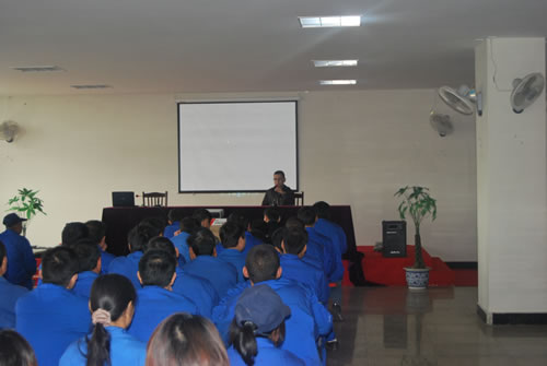 上海滬工閥門廠董事長(zhǎng)楊猛在119消防日會(huì)議上發(fā)言