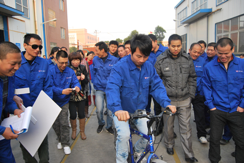 上海滬工閥門廠第二屆職工運動會自行車慢騎比賽(圖7)