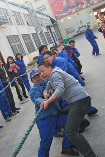 上海滬工閥門廠第二屆職工運動會男子拔河比賽(圖17)
