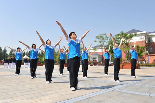 上海滬工閥門(mén)廠(集團(tuán))有限公司青年員工-華亭鎮(zhèn)2012年體育健身“月月賽”第九套廣播體操選拔賽比賽現(xiàn)場(chǎng)圖片