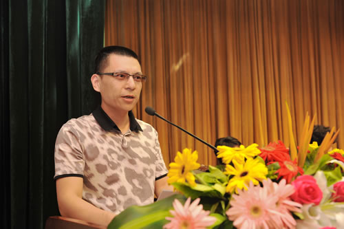 上海滬工閥門廠(集團)有限公司董事長楊猛在大會上作報告發(fā)言