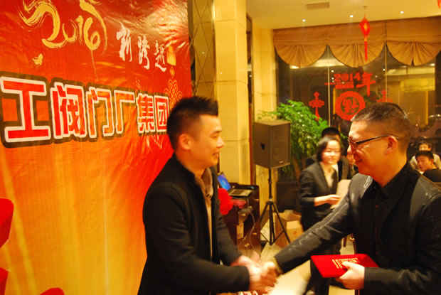 yTF(tun)L͞鹫˾2013N۹܊YwC(jing)