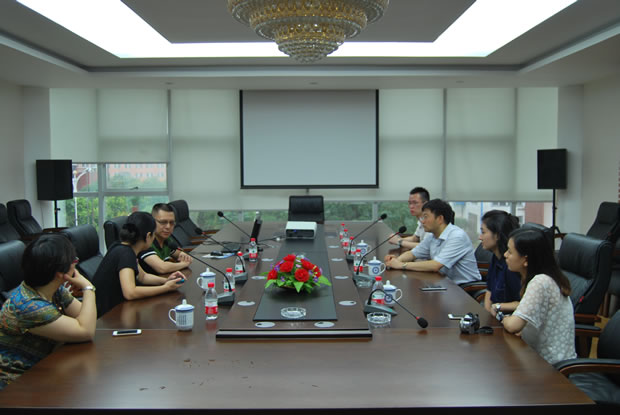 嘉定區(qū)社工委副書記趙俊明來我公司進行高溫慰問