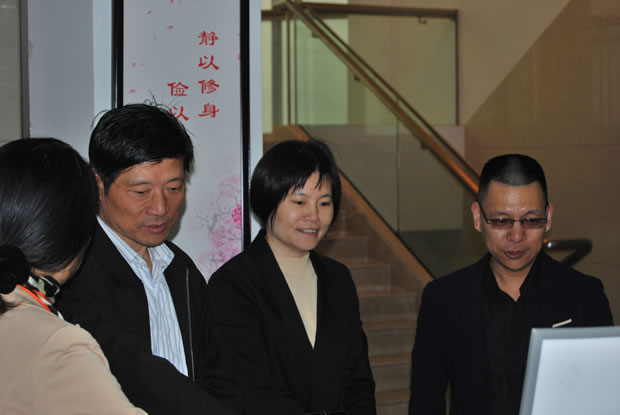 嘉定區(qū)社工委書(shū)記葛影敏視察滬工閥門(mén)(1)