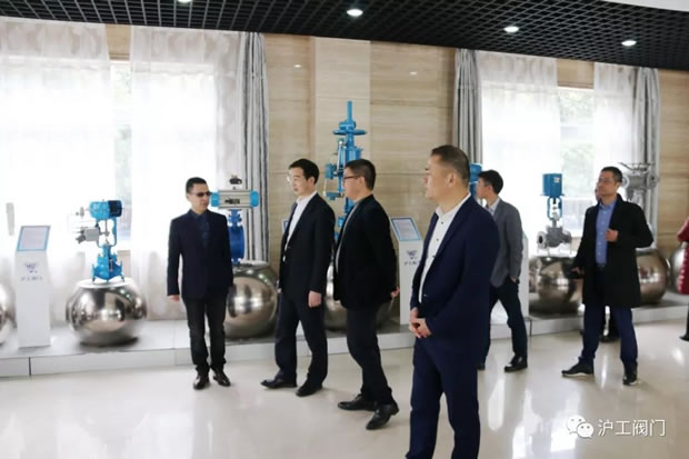 浙江省永嘉縣黨政考察團(tuán)考察上海滬工閥門廠(圖3)